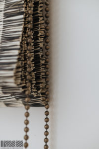 stores américains montés sur mécanisme à chainette coloris bronze.